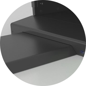 Poggiapiedi con diverse tipologie di aggancio alla pedana